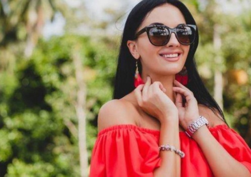 إنها ملكة النكد لكنها ترفع معنويات من حولها.. فمن هي؟