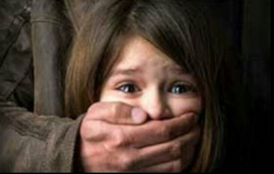 شاهد| خطف أطفاله ليلقن المربية درساً قاسياً.. وهذا ما حدث!