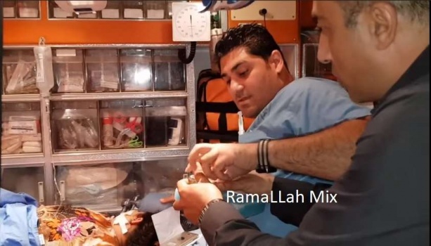 شاهد : بعد نفاذ المضاد من المستشفيات.. جمال العمواسي يتدخل وينقذ حياة طفلة لدغتها اخطر افعى مرتين