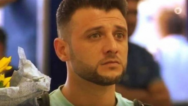 فيديو مؤثر| بعد فراق عامين ... هكذا التقى لاجئ بزوجته في مطار ألمانيا !