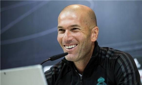 زيدان يتحدث عن تجديد تعاقده مع ريال مدريد
