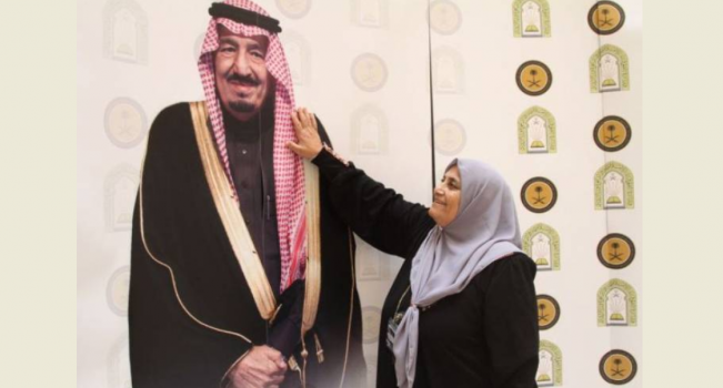 "أم الشهداء" تعبر عن شكرها لمكرمة خادم الحرمين لذوي شهداء فلسطين