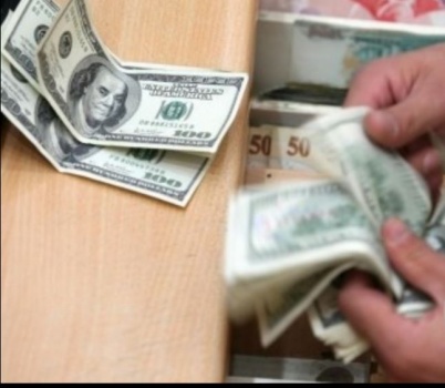 الدولار يسجل أعلى مستوى في سبعة أسابيع