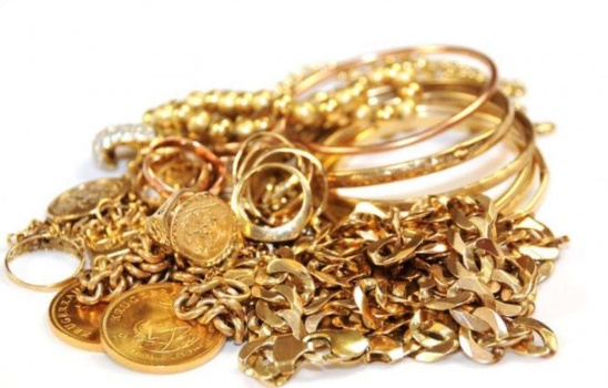 صور| هذا ما فعله مقيم سوداني بالسعودية عثر على حقيبة بها ذهب وألماس!