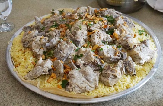 "المنسف" يتسبب بطلاق زوجين في عمان