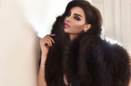 أول صورة بفستان الزفاف لأشهر متحولة جنسيا في عالم الفن