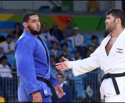 فريق الجودو الإسرائيلي في أبو ظبي بدون رموزه الإسرائيلية
