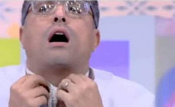 فيديو| ساحر عالمي يقطع رقبته على الهواء مباشرة!