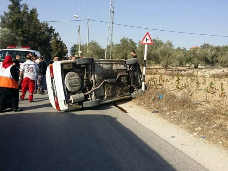 إصابة مواطن بحادث إنقلاب مركبة جنوب جنين