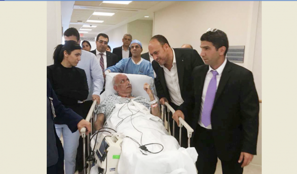 الرئيس يهاتف عريقات مهنئا بنجاح العملية الجراحية