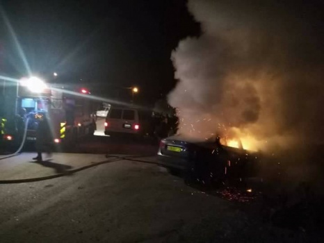 الدفاع المدني يخمد حريق مركبة بحي الجابريات في جنين
