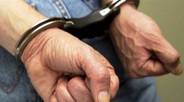 لسبب 'لايصدق'.. شاب يقتل ابن عمه بتفريغ 25 رصاصة في بطنه!