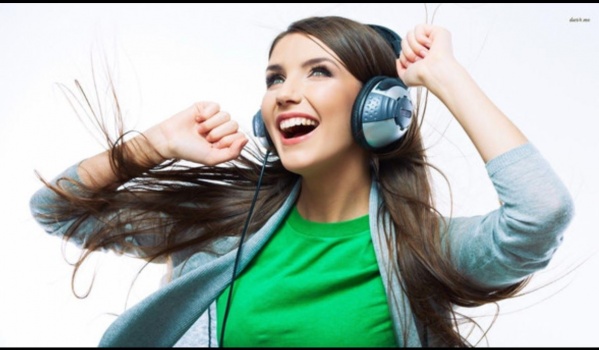 لماذا نتأثر بالموسيقى.. هذا ما تفعله بنا أغنية مفضلة