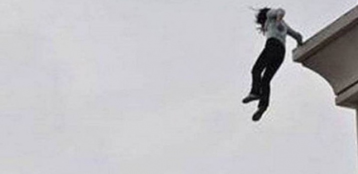 ألقت بنفسها من الطابق الرابع بسبب صديقتها.. وهذا ما حدث!!