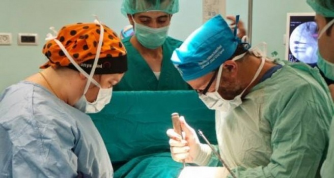 وفد طبي تشيلي يجري عمليات للأطفال في مستشفى جنين