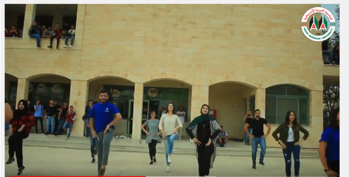 شاهد: دبكة فلسطينية من ساحات الجامعة العربية الأمريكية