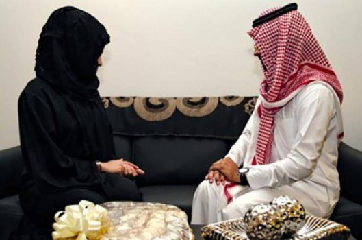زوجة مصرية تحرّض 3 رجال على زوجها السعودي ليجبروه على تطليقها ..!