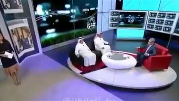بالفيديو &ndash; سعودي يحرج مذيعة مباشرة على الهواء!