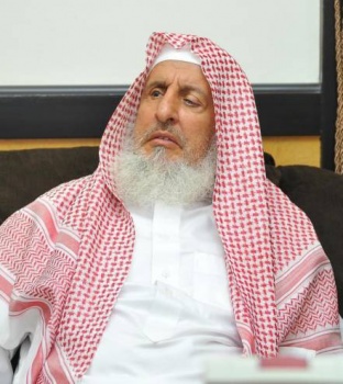 مفتي السعودية يحذر الخطباء: لا تتحدثوا بالسياسة