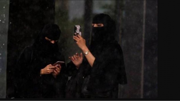 مفاجأة.. محكمة سعودية تسمح للنساء بـ"خلع النقاب"