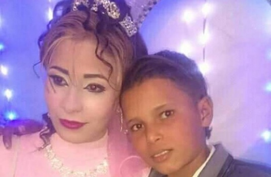 صور: أب يخطب لابنه ذو الـ12 عاماً.. والسبب غريب جداً!