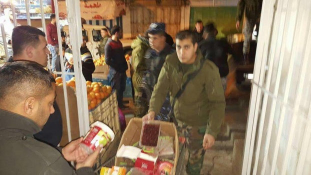 بالصور..للمرة الثانية خلال ساعات: ضبط طن معسل وتنباك منتهي الصلاحية في الخليل