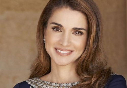 صورة| الملكة رانيا تشعل المواقع بإطلالتها البسيطة... !