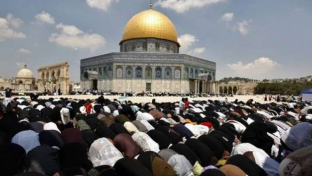 27 ألفاً أدوا صلاة الجمعة في 'الأقصى'