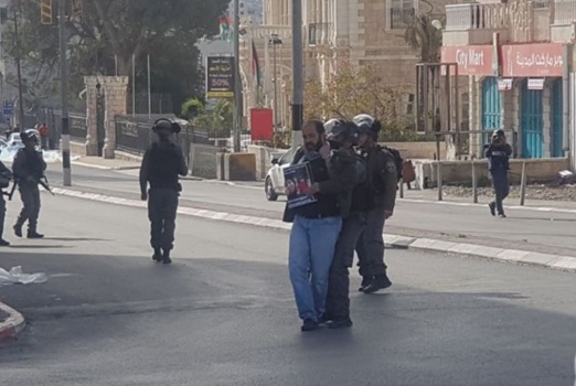 بيت لحم- الاحتلال يقمع مسيرة سلمية ويعتقل ناشطا