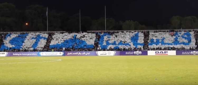 فيديو : لحظة رفع جماهير النادي الفيصلي تيفو "فلسطين" نصرة للقدس