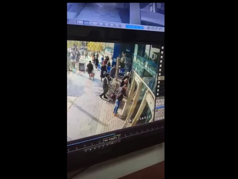 فيديو: لحظة طعن حارس امن إسرائيلي في عملية بالقدس