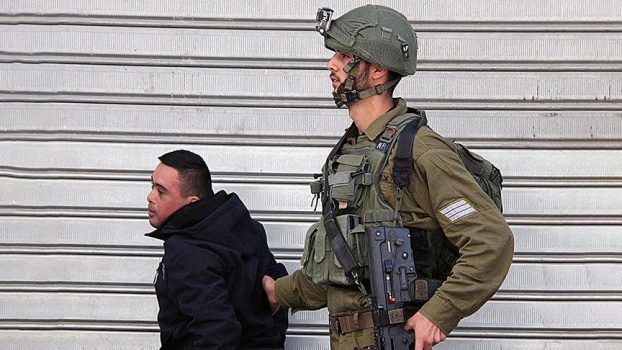 الفلسطيني محمد الطويل المصاب بمتلازمة داون الذي اعتدى عليه جنود الاحتلال يصل تركيا