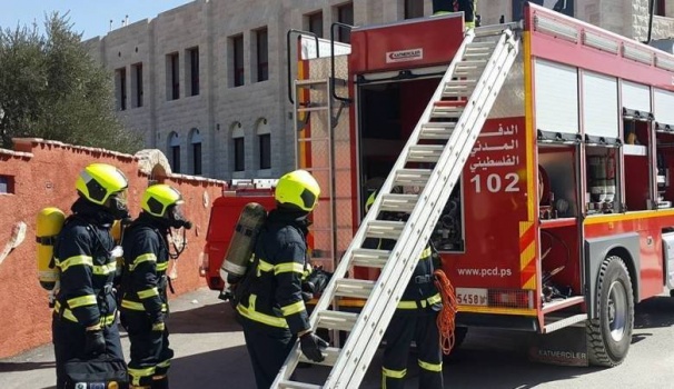 الدفاع المدني يتمكن من تحرير أطفال عالقين بمنزل ومركبة في جنين
