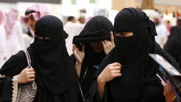 صورة| شابة لبنانية انتحلت صفة أميرة سعودية وسرقت 15 سيارة!