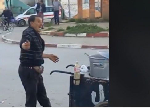 فيديو| بائع فول تونسي يتحول لنجم بسبب 'رقصة'