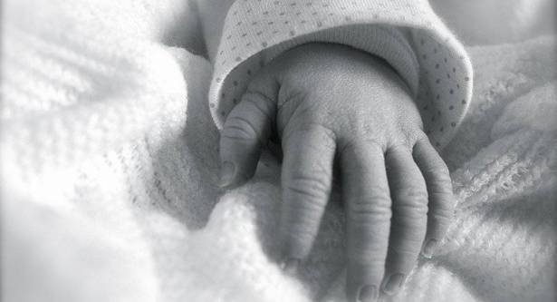 سيدة تنجب طفلا عقب وفاتها بعشرة أيام