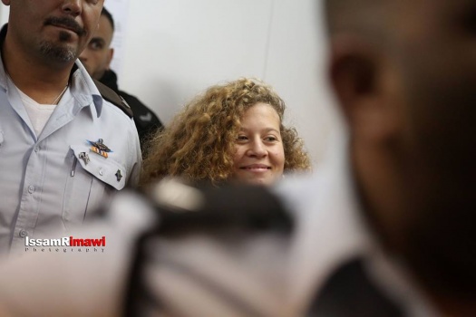 صورة  - تمديد اعتقال الطفلة عهد التميمي