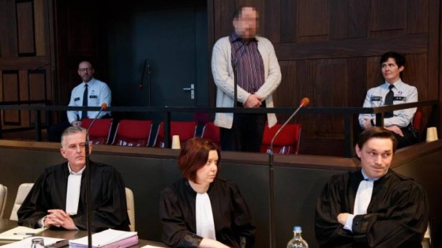 تعرف على قصة هذا الممرض الذي قتل العشرات بضخ الهواء في أوردتهم بدافع الشفقة!