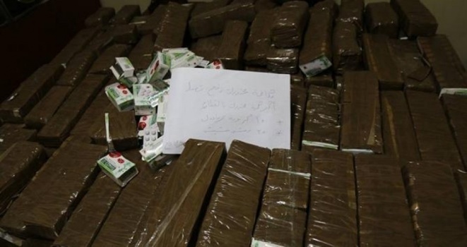وقائي جنين يلقي القبض فرد من عصابة تروج المخدرات