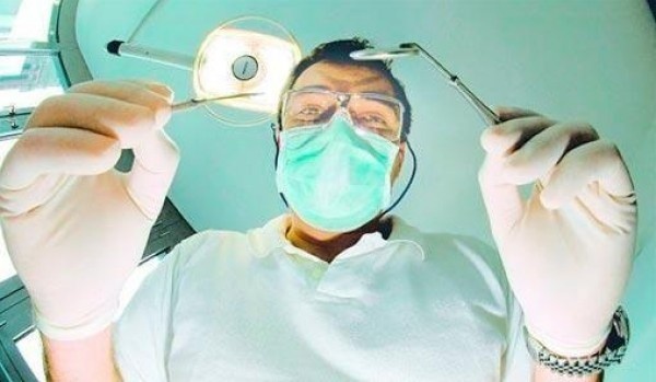 ما اشترطه طبيب أسنان على النساء في السعودية يُشعل "تويتر"