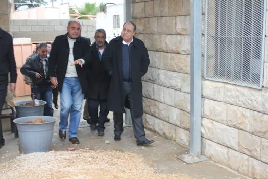بالصور..محافظ جنين تفقد مدراس قرية الجديدة ويطلع على احتياجاتها للبنية التحتية