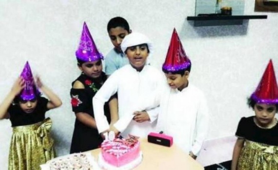 فيديو| قصّة تهزّ الشارع الإماراتي.. وفاة 7 أشقّاء اختناقاً...!