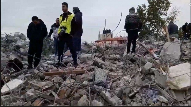 جنين: الاحتلال يهدم ثلاثة منازل ويصيب 3شبان بالرصاص اصابة احدهم خطيرة (صور و فيديو)