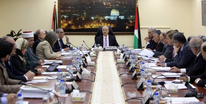 الحكومة الفلسطينية تستنكر حجز اسرائيل نصف مليون شيكل من اموالها