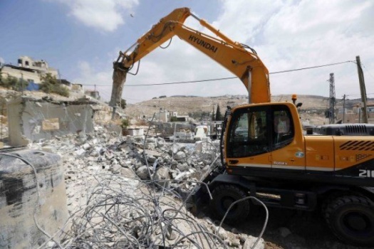 الاحتلال يهدم محطات وقود ومنشآت زراعية في حزما شرق القدس