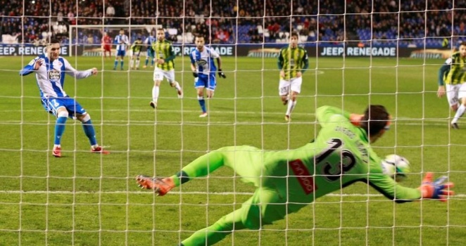 الدوري الإسباني .. دييغو لوبيز ينقذ إسبانيول من الخسارة أمام لاكورونيا