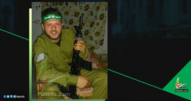 صور حصرية....الشهيد أحمد جرار بالبزة العسكرية والـ M16