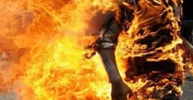 &laquo;كيدهن عظيم&raquo;.. تزوج بأخرى فأشعلت النار في نفسها واتهمته بالشروع في قتلها
