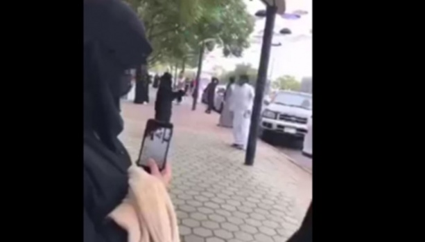 فيديو| رقصة علنية تشعل السعودية والسلطات توجه باعتقال المسؤولين