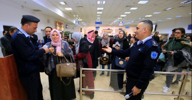 34 ألف مسافر تنقلوا عبر معبر الكرامة